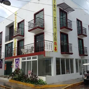 https://hotel-isleno-isla-mujeres.quintano-roohotels.com